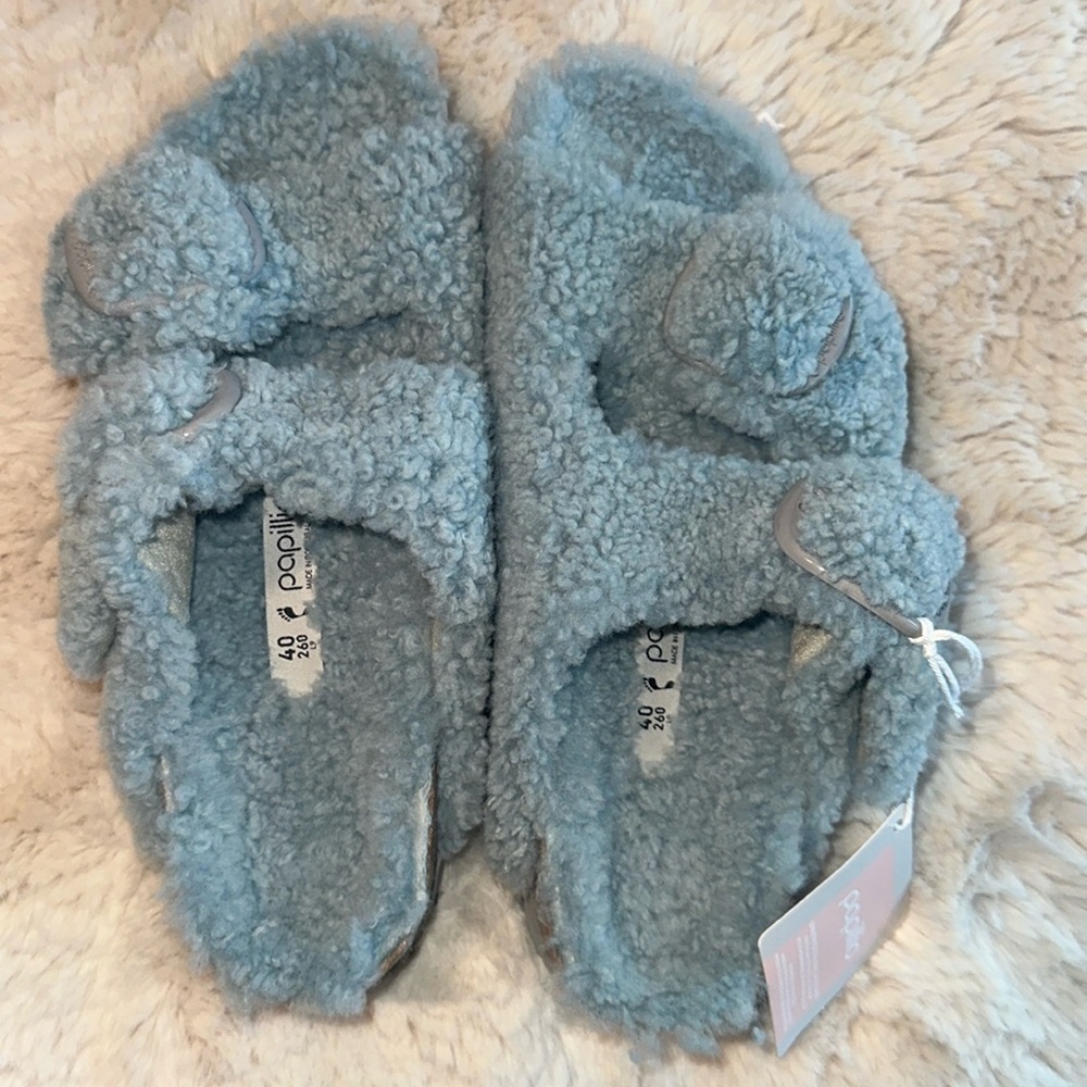 Birkenstock / Papillio Brand New with tags
Faux sherling Arizona sandal